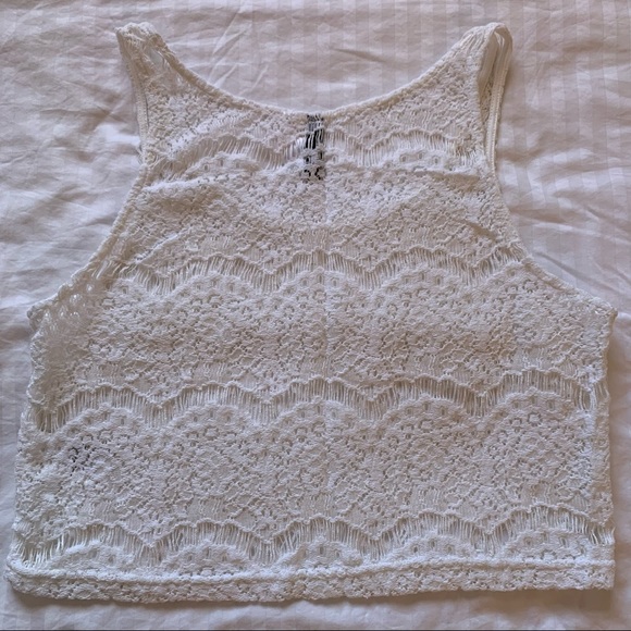 🤍☀️ White Crochet Cropped Top - Picture 2 of 5